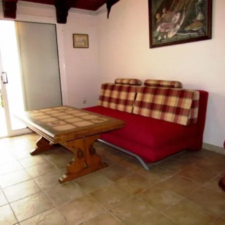 Anton Apartment