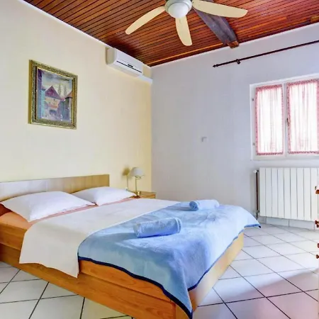 Anton Apartment *