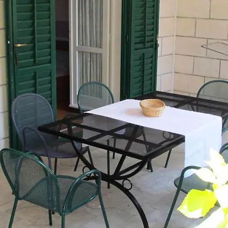 Anton Apartment *